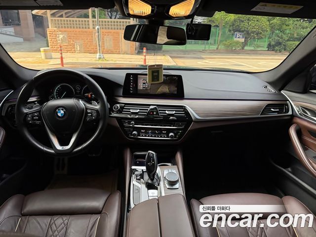BMW 5-Series 530i M Sport Package Plus