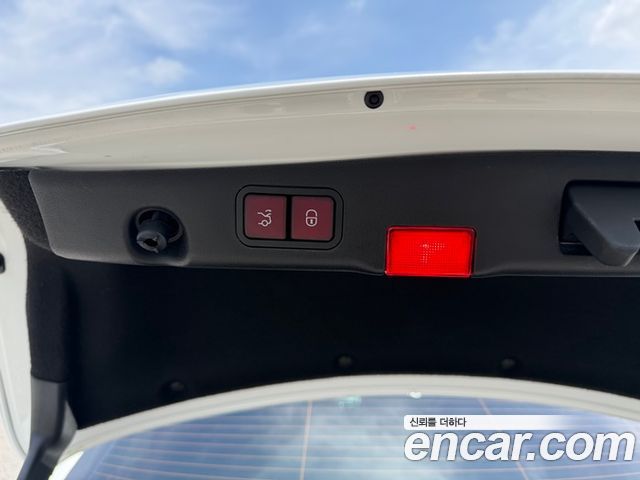 Mercedes-Benz E-Class E200 Avantgarde