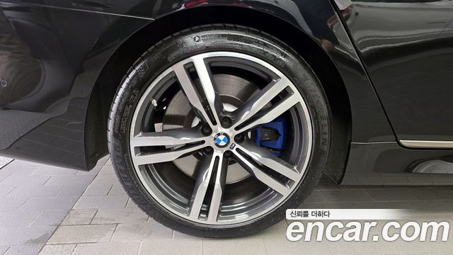BMW 7-Series M760Li xDrive
