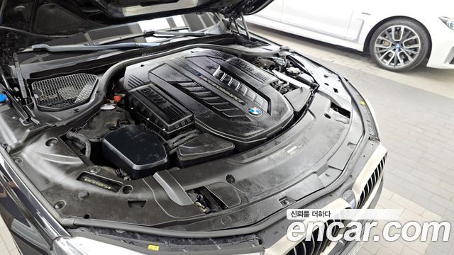 BMW 7-Series M760Li xDrive