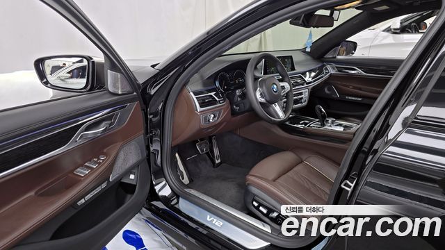 BMW 7-Series M760Li xDrive