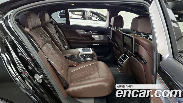 BMW 7-Series M760Li xDrive