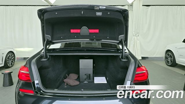 BMW 7-Series M760Li xDrive