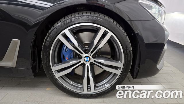 BMW 7-Series M760Li xDrive