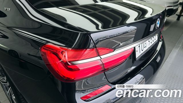 BMW 7-Series M760Li xDrive