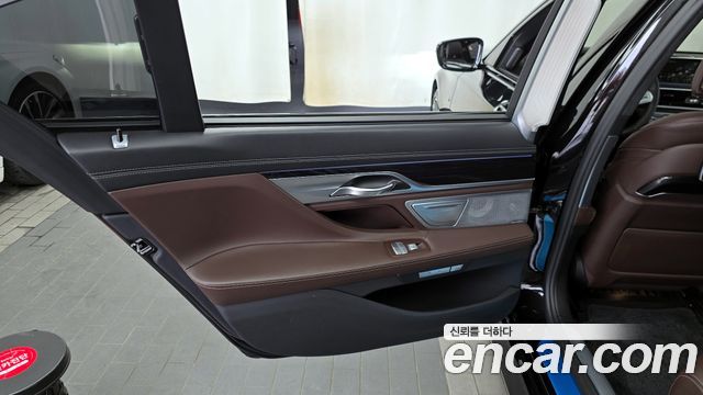 BMW 7-Series M760Li xDrive