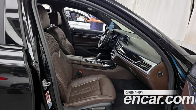 BMW 7-Series M760Li xDrive