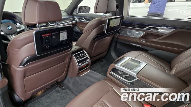 BMW 7-Series M760Li xDrive