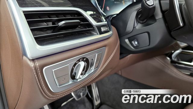 BMW 7-Series M760Li xDrive