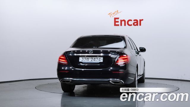 Mercedes-Benz E-Class E300 4MATIC Exclusive