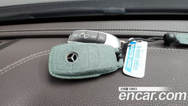 Mercedes-Benz E-Class E300 4MATIC Exclusive