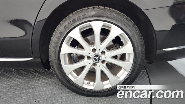 Mercedes-Benz E-Class E300 4MATIC Exclusive