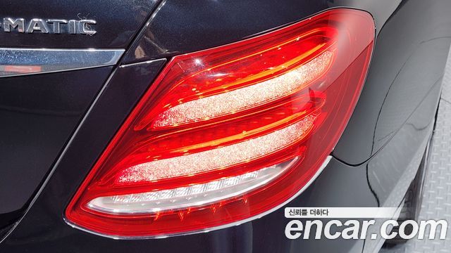 Mercedes-Benz E-Class E300 4MATIC Exclusive