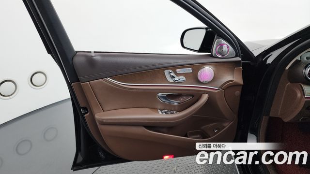 Mercedes-Benz E-Class E300 4MATIC Exclusive