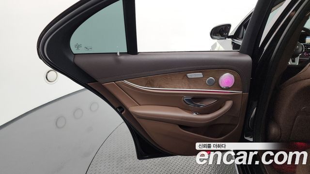 Mercedes-Benz E-Class E300 4MATIC Exclusive