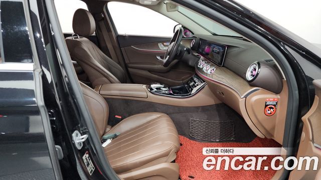 Mercedes-Benz E-Class E300 4MATIC Exclusive