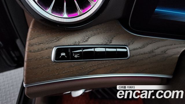 Mercedes-Benz E-Class E300 4MATIC Exclusive