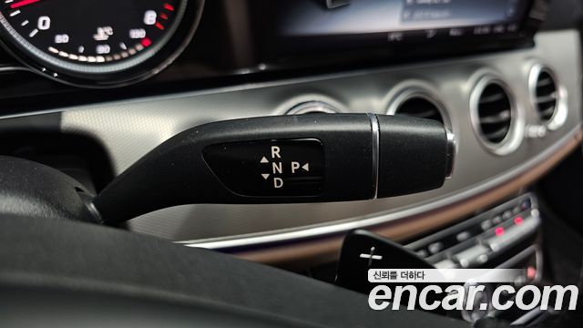Mercedes-Benz E-Class E200 Avantgarde