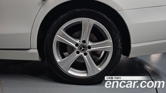 Mercedes-Benz E-Class E200 Avantgarde