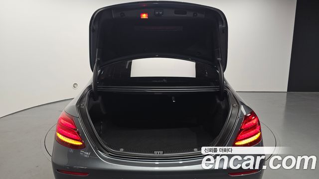 Mercedes-Benz E-Class E300 Avantgarde