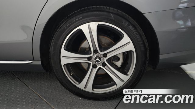 Mercedes-Benz E-Class E300 Avantgarde