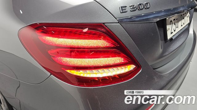 Mercedes-Benz E-Class E300 Avantgarde
