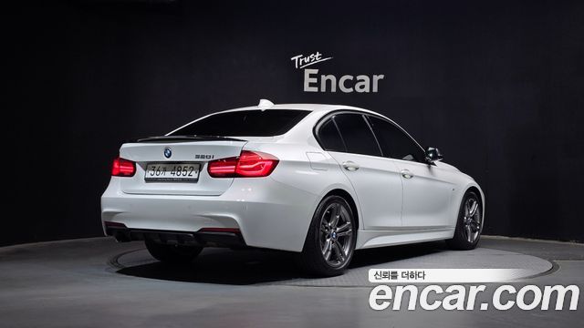 BMW 3-Series 320i M Sport Shadow