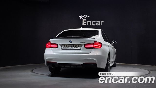 BMW 3-Series 320i M Sport Shadow