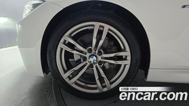 BMW 3-Series 320i M Sport Shadow