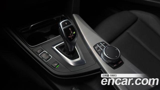 BMW 3-Series 320i M Sport Shadow