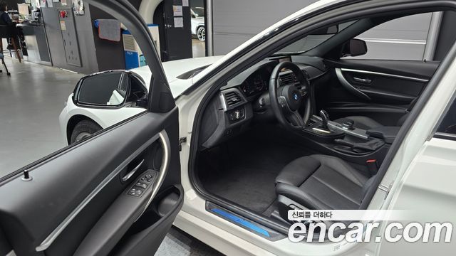 BMW 3-Series 320i M Sport Shadow