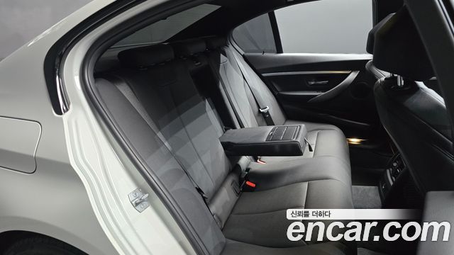 BMW 3-Series 320i M Sport Shadow