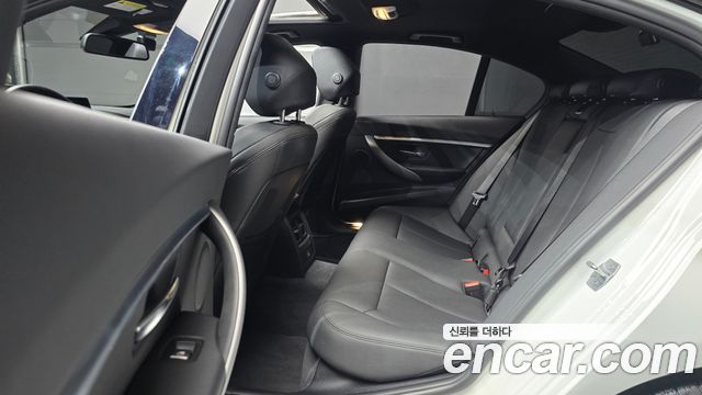 BMW 3-Series 320i M Sport Shadow