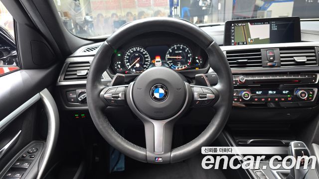 BMW 3-Series 320i M Sport Shadow