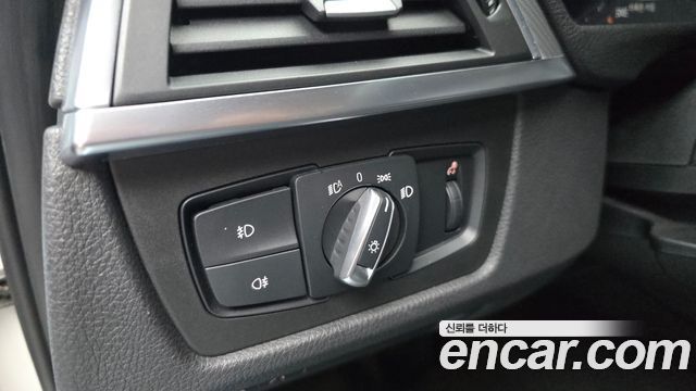BMW 3-Series 320i M Sport Shadow