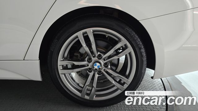 BMW 3-Series 320i M Sport Shadow