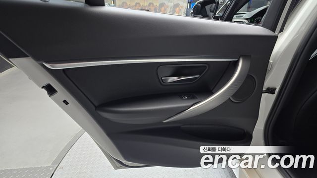 BMW 3-Series 320i M Sport Shadow
