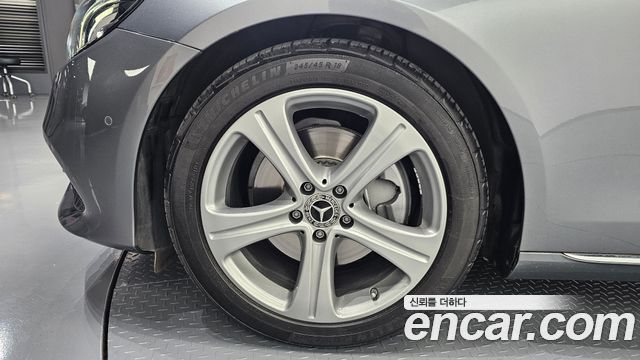 Mercedes-Benz E-Class E200 Avantgarde