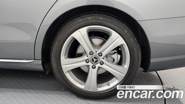 Mercedes-Benz E-Class E200 Avantgarde