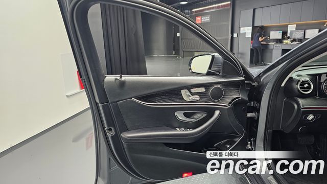 Mercedes-Benz E-Class E200 Avantgarde