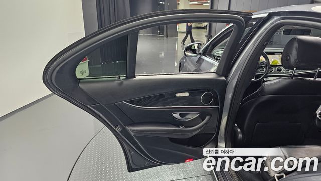 Mercedes-Benz E-Class E200 Avantgarde