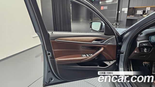 BMW 5-Series 530i xDrive M Sport Package Plus