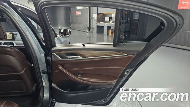 BMW 5-Series 530i xDrive M Sport Package Plus