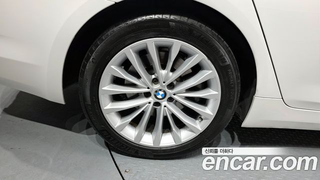 BMW 5-Series 530i xDrive Luxury Plus