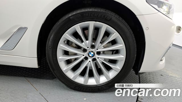 BMW 5-Series 530i xDrive Luxury Plus