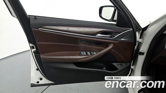 BMW 5-Series 530i xDrive Luxury Plus