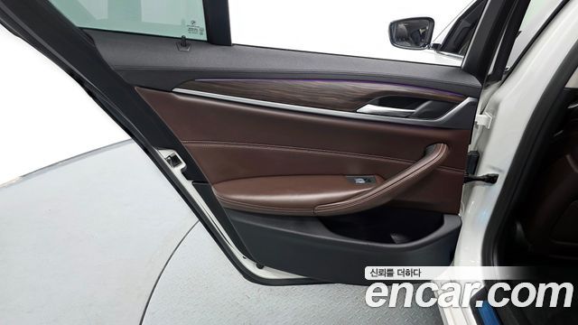BMW 5-Series 530i xDrive Luxury Plus