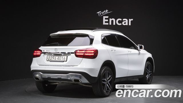 Mercedes-Benz GLA-Class GLA220
