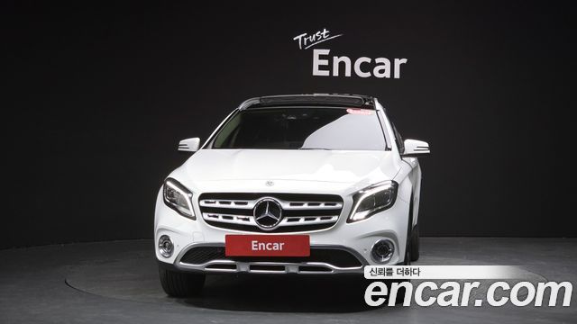 Mercedes-Benz GLA-Class GLA220
