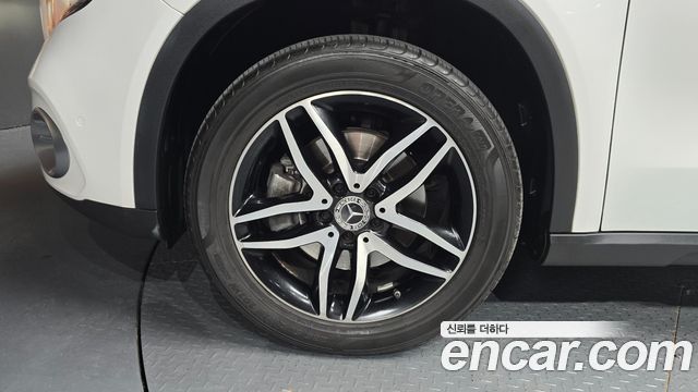 Mercedes-Benz GLA-Class GLA220
